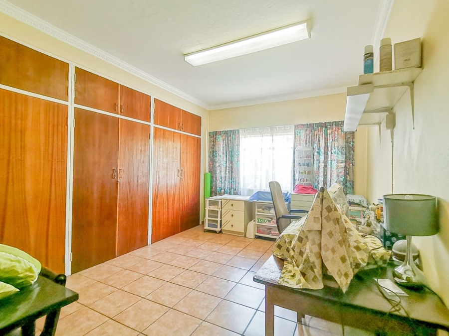 7 Bedroom Property for Sale in Parklands Western Cape